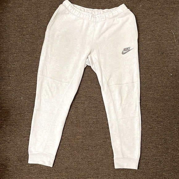 Men's Nike Sportswear White Sports Pants/Trousers/Joggers. (Size: Adult Medium)